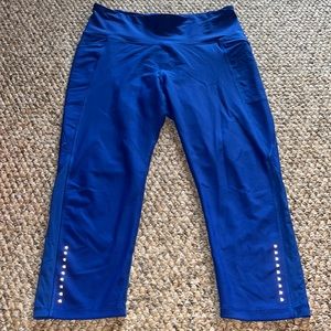 Blue cropped workout leggings!